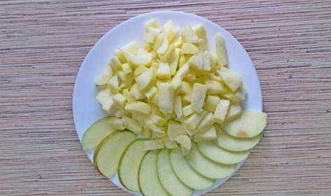 Диетическая шарлотка с яблоками