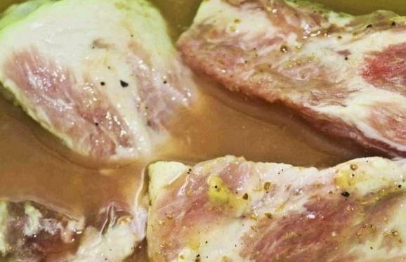 Как замариновать свиные ребрышки для духовки