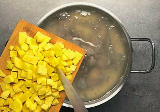 Куриный суп с картофелем