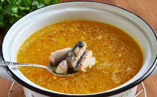 Рыбный суп из консервов скумбрии