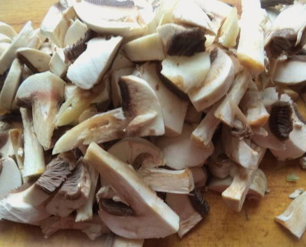 Тушеная картошка с грибами на сковороде