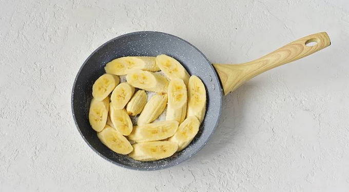 Банановый пирог на сковороде