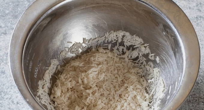 Рассыпчатый рис басмати в кастрюле