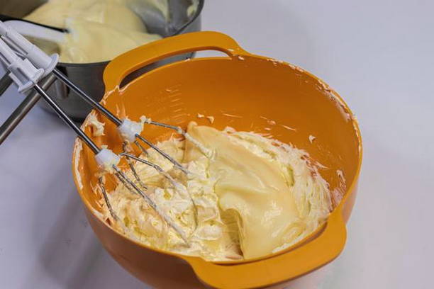 Классический крем «Пломбир» для бисквитного торта