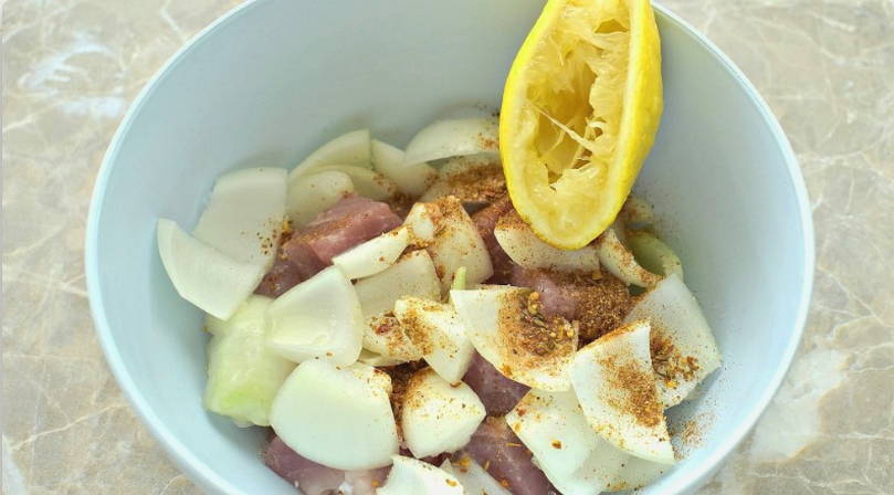 Маринад с луком и лимоном для шашлыка из свинины