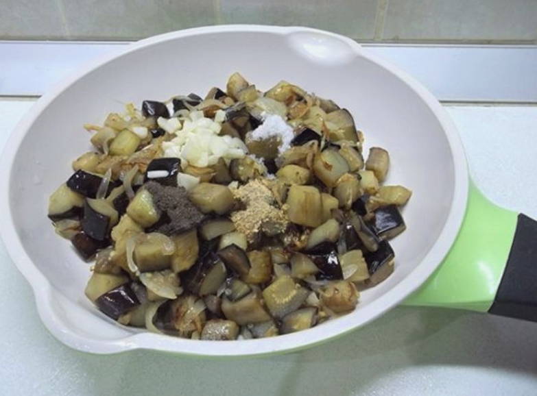 Жареные баклажаны на сковороде, как грибы