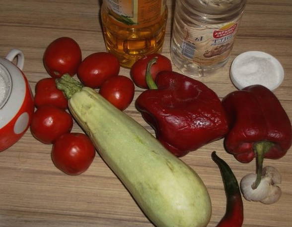 Салат «Тещин язык» из кабачков с помидорами на зиму