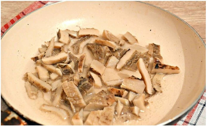 Жареная картошка с замороженными грибами