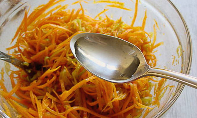 Салат из кабачков и моркови по-корейски быстрого приготовления