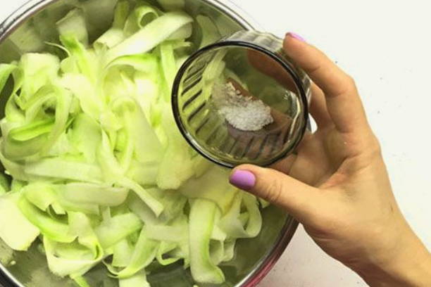 Салат из свежих кабачков по-корейски быстрого приготовления