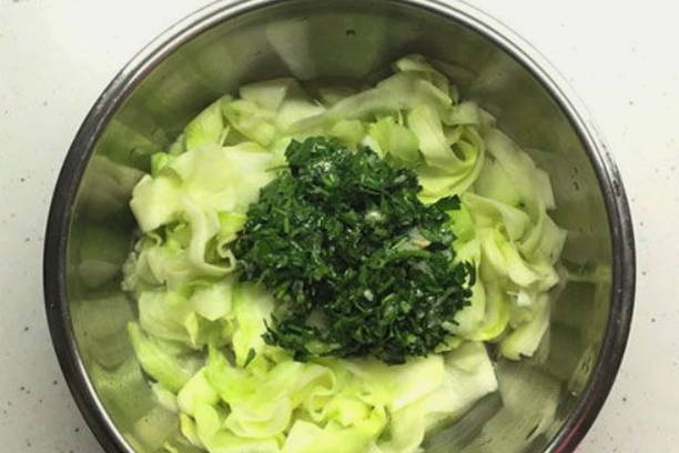 Салат из свежих кабачков по-корейски быстрого приготовления