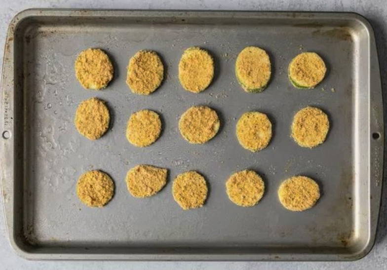 Простые чипсы из кабачков в духовке