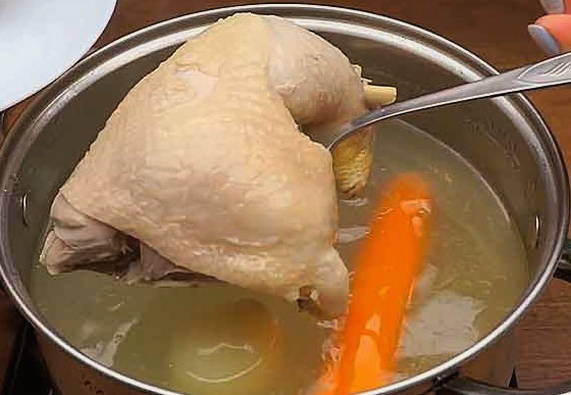 Томатный суп с курицей