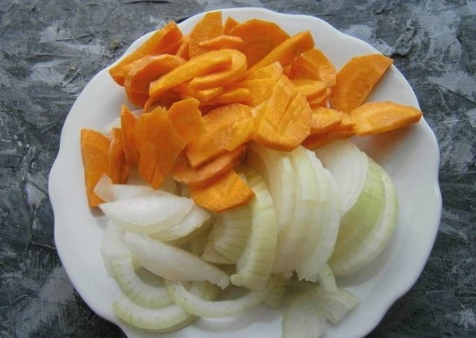 Соте из баклажанов с овощами на сковороде