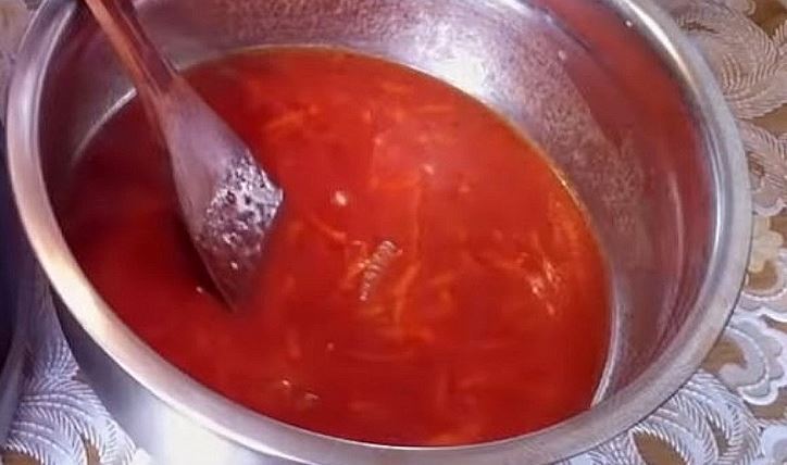 Тефтели из фарша свинины в томатном соусе на сковороде