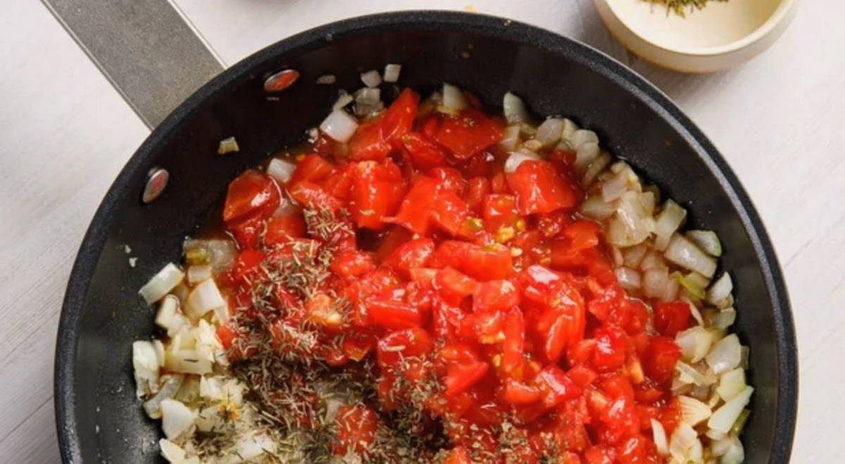 Классический рататуй с кабачками, баклажанами, помидорами и сыром в духовке