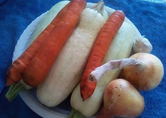 Кабачковая икра через мясорубку с томатной пастой, морковью и луком на зиму