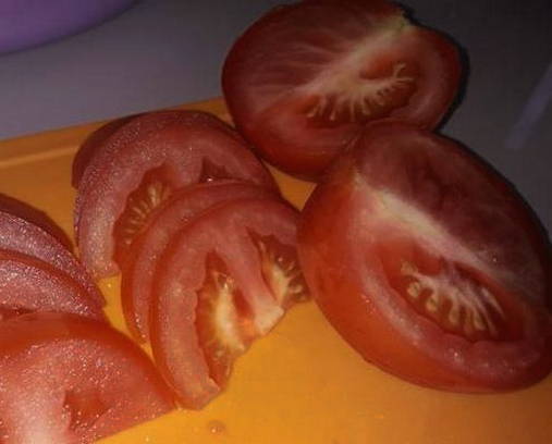 Запеченные баклажаны веером с помидорами и сыром в духовке
