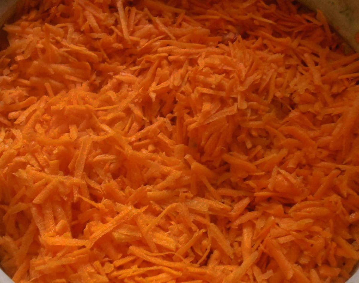 Салат из помидоров, риса, моркови и перца на зиму