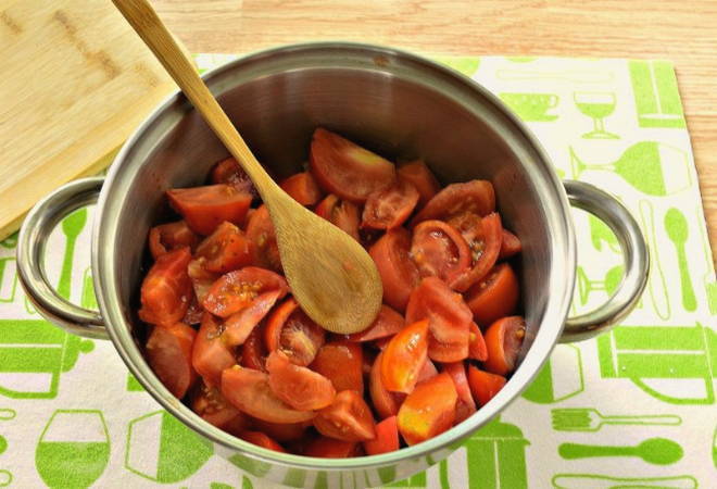 Салат «Лечо» с помидорами, перцем, морковью и луком на зиму