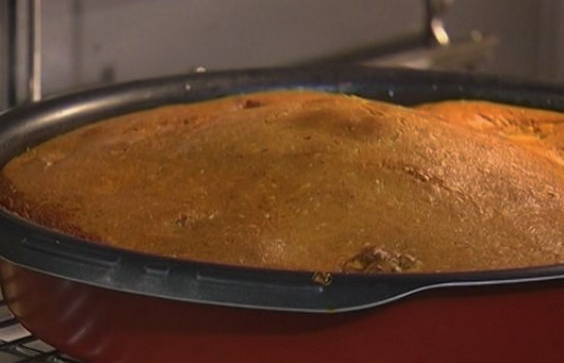 Пирог с карамелизированной грушей