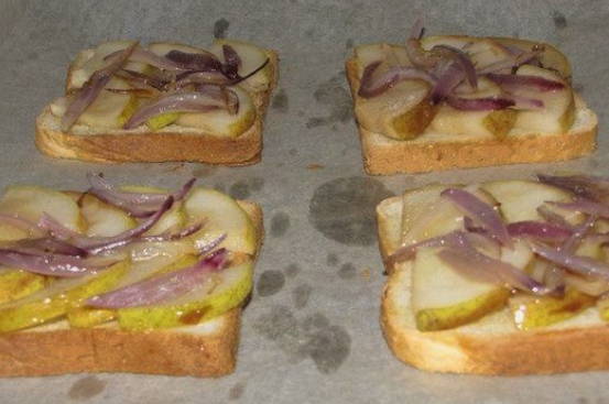 Бутерброды с грушей и сыром