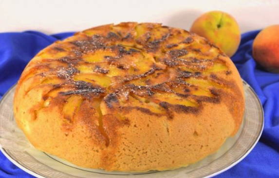 Пирог с персиками в мультиварке