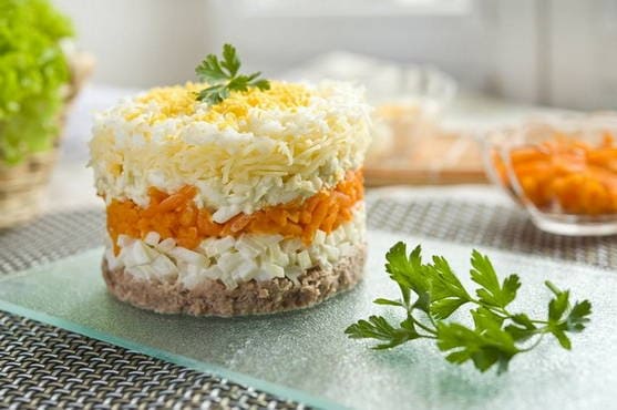 Салат мимоза с сайрой и сыром - вкуснейший слоеный салат - рецепт автора Ольга
