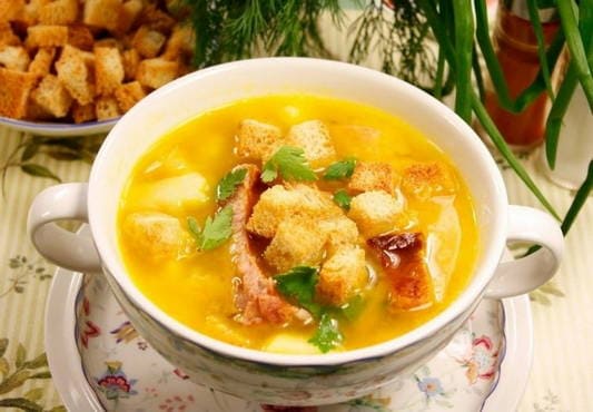 Как приготовить Гороховый суп с копченостями и сухариками - пошаговое описание