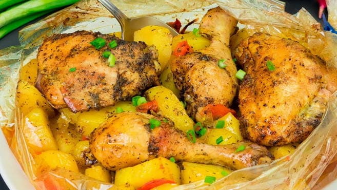 Курица с картошкой в рукаве в духовке: рецепт пошаговый с фото