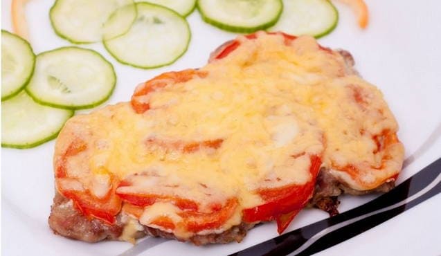 Отбивные из свинины с помидорами и сыром в духовке — рецепт с фото пошагово