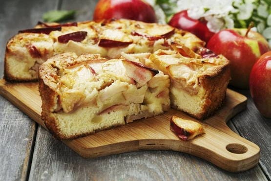 Рецепт шарлотки с творогом и яблоками