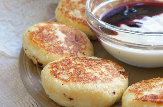 Сырники из творога на сковороде: 10 рецептов – блог интернет-магазина уральские-газоны.рф
