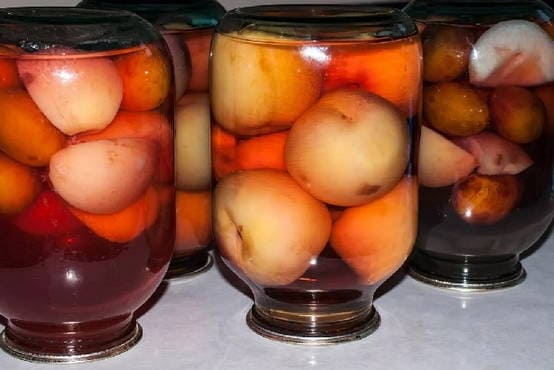 Компот из персиков на зиму - простой рецепт с фото, как приготовить