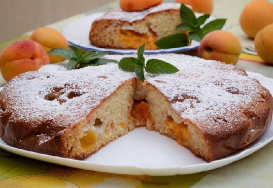 Заливной пирог с абрикосами