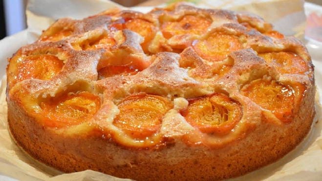 Сдобный пирог с абрикосами