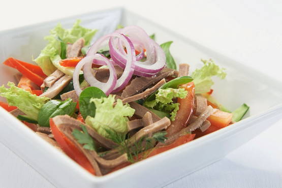 Теплый салат с говядиной и болгарским перцем — рецепт с фото от webmaster-korolev.ru