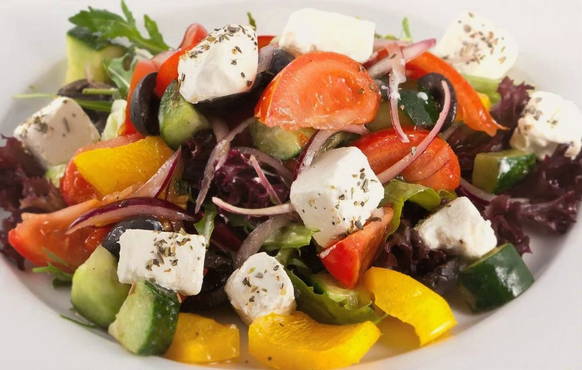 Греческий салат с фетой