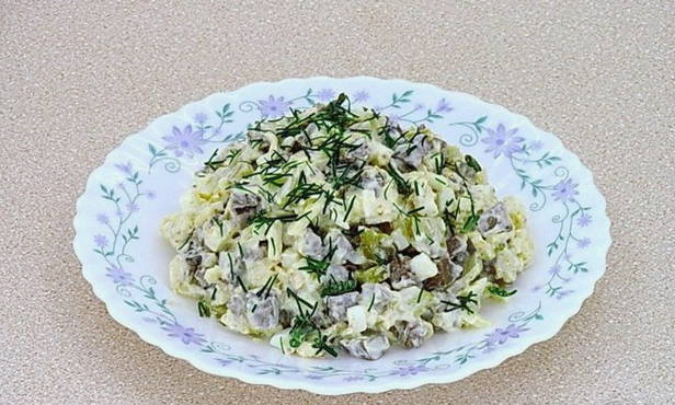 Салат из печенки с сыром горгонзолой