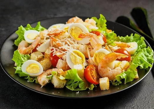 Салат с креветками: рецепт легкого и питательного блюда для всех