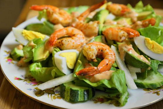 Очень вкусный салат с креветками и огурцами — простые рецепты