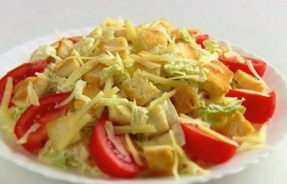 Простой салат Цезарь с белокочанной капустой