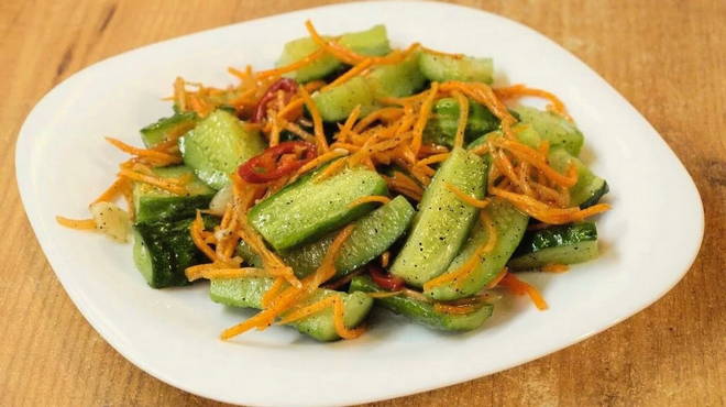 Салат из огурцов по-корейски на зиму с тертой морковью