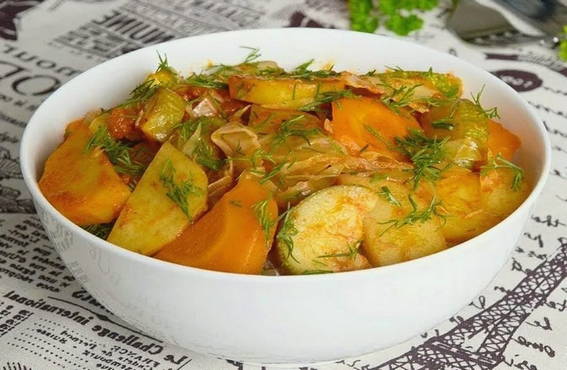 Овощное рагу с кабачками, баклажанами и картошкой (без мяса)