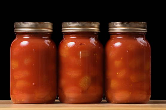 Помидоры в томатном соке на зиму — 6 самых вкусных рецептов с фото