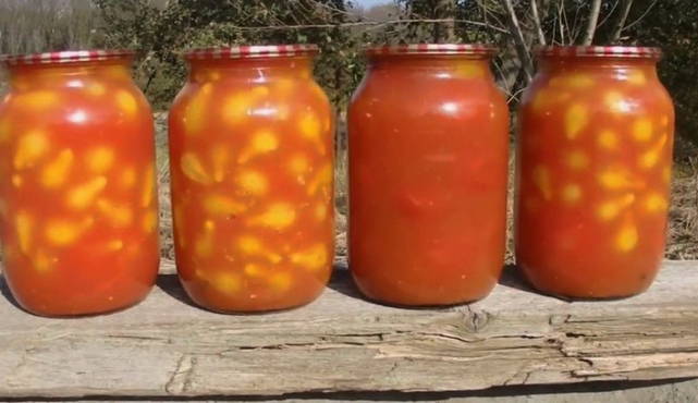 Желтые помидоры в томатном соке