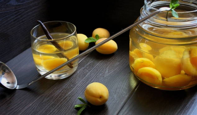 Как сварить компот из абрикосов не для закатки