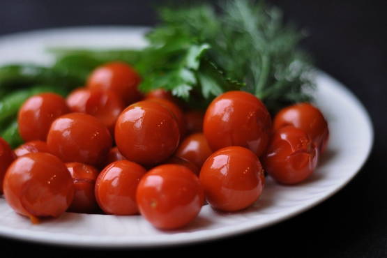 Быстрая засолка помидоров в собственном соку — рецепт с фото и видео
