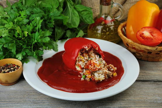 Фаршированный перец в томатном соусе