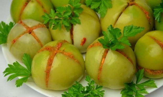 Фаршированные зелёные помидоры на зиму по-грузински